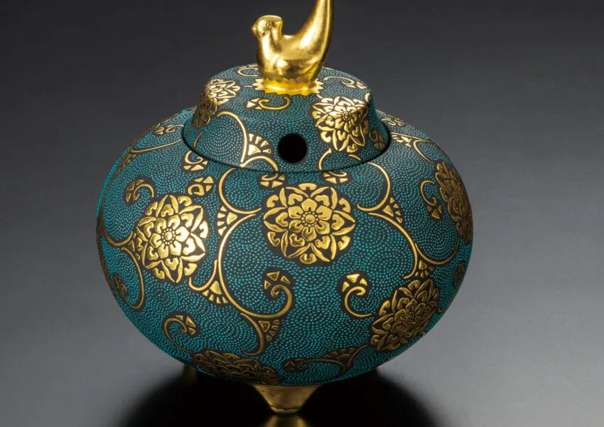 The First Master of Heaping Gold Painting and Aochibu Technique