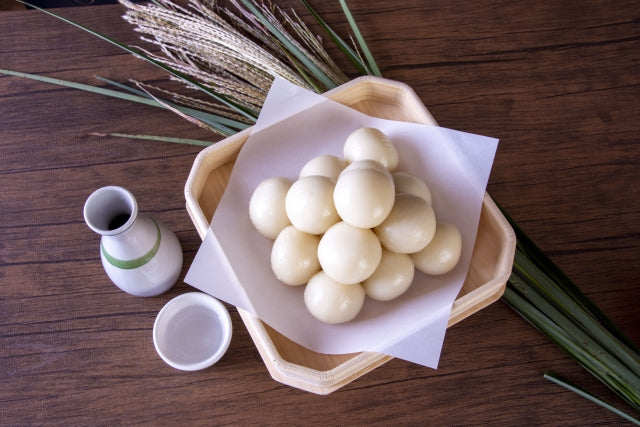 Tsukimi dango (white rice dumplings)