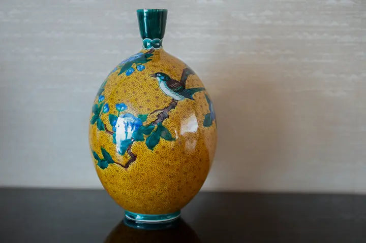 Tamekichi Mitsui, the inheritor of Ko-Kutani and Yoshidaya