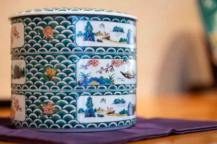 Tamekichi Mitsui, the inheritor of Ko-Kutani and Yoshidaya