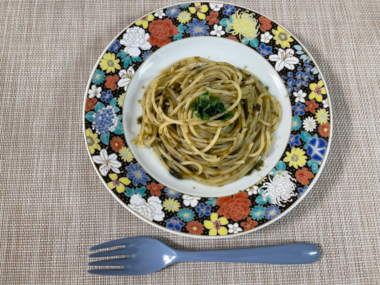 Pasta with seaweed