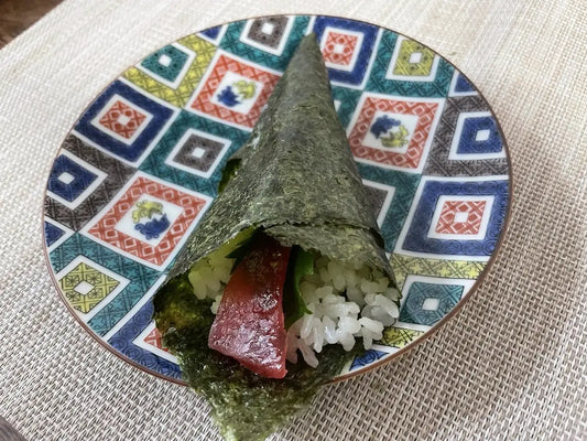 Temakisushi (hand-rolled sushi)