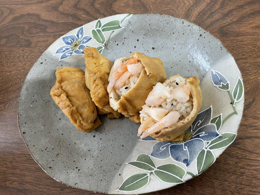 Inari zushi (sushi wrapped in fried tofu)