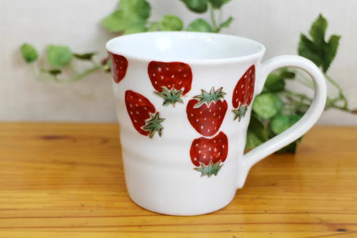 Takatomo Kawai Kutani strawberry Mug