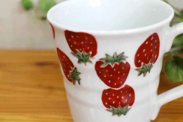 Takatomo Kawai Kutani strawberry Mug