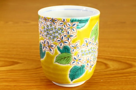 Seiko Kiln Kutani Hydrangea Yunomi Japanese Teacup