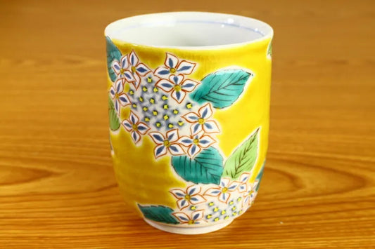 Seiko Kiln Kutani Hydrangea Yunomi Japanese Teacup