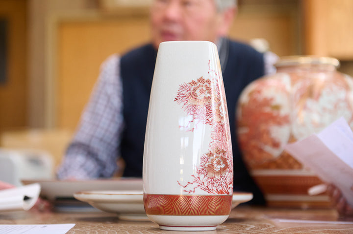 A stamp-decorated vase produced at that time