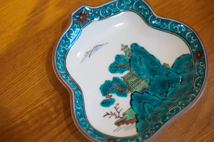 Tamekichi Mitsui, the inheritor of Ko-Kutani and Yoshidaya