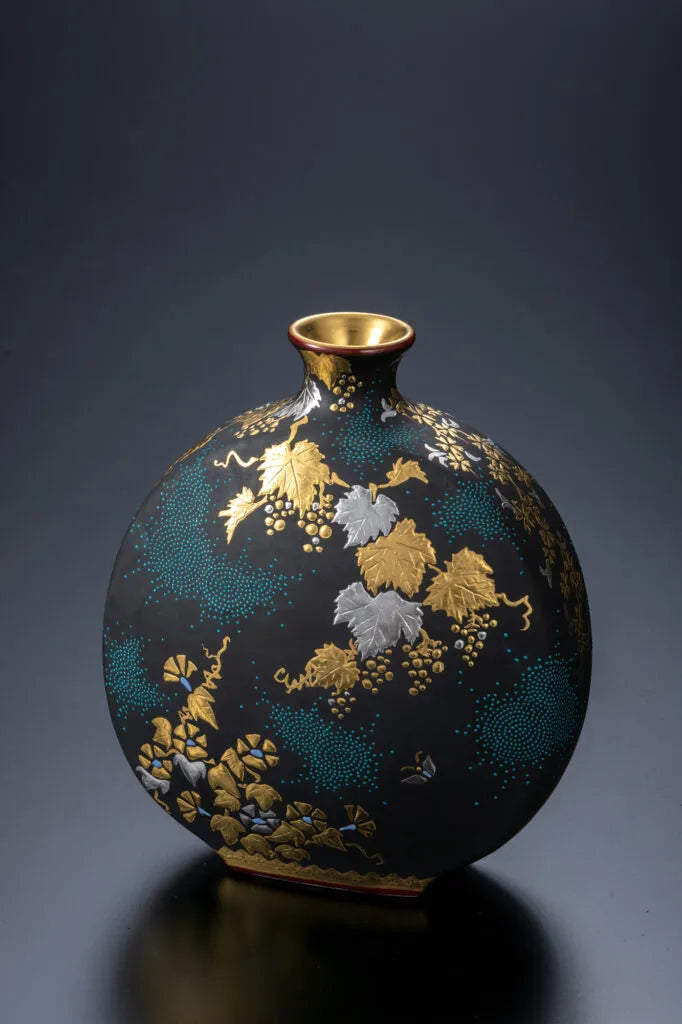 A smooth, even base layer enhances the beauty of both the aochibu dots and the Heaping Gold Painting.