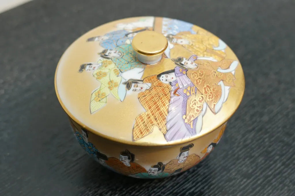 A piece from the mid-Showa period created by the first-generation Kingyoku.