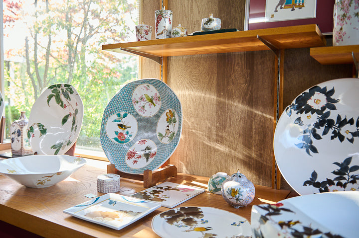 Numerous works by Yoshiaki Yamada(Kutani Ware)