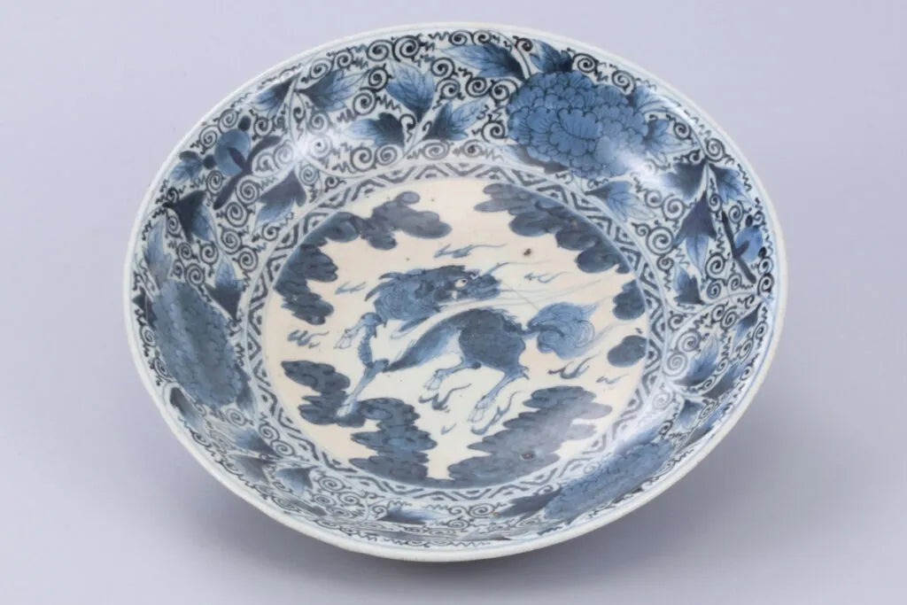 Wakasugi Kiln Flat Bowl with Sometsuke Sacred Beast Motifs