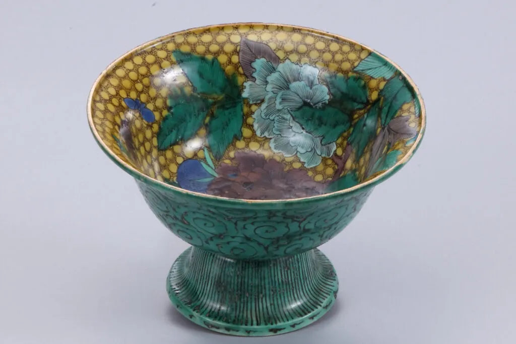 Wakasugi Kiln Pedestal Bowl with Ao-de Peony Motifs